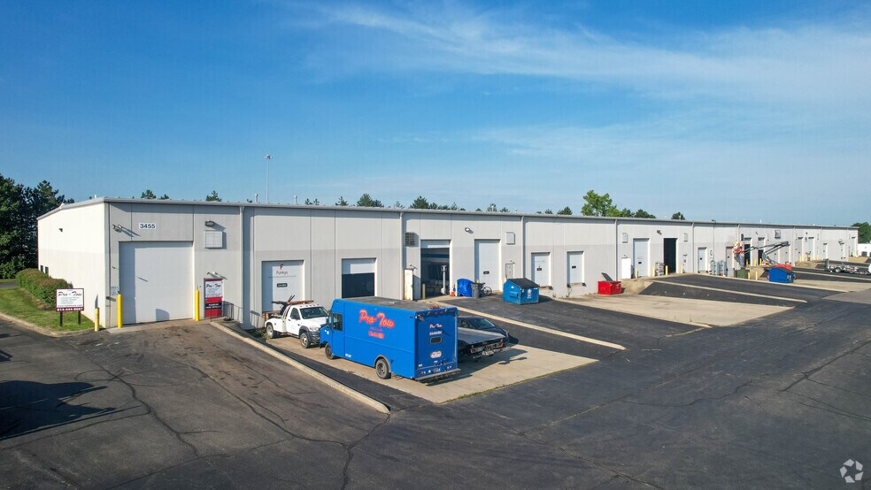 More Photos Of 3455 Centerpoint Dr, Grove City Warehouse For Lease
