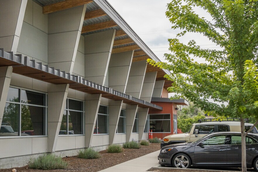 More Photos Of 201 N Maple Grove Rd, Boise Office For Lease