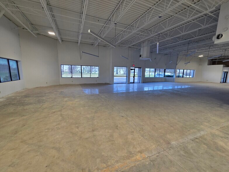 More Photos Of 4354-4396 W Round Lake Rd W, Arden Hills Light Manufacturing For Lease