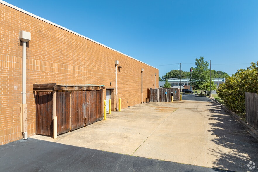 More Photos Of 819 W Main St, Jacksonville Drugstore For Sale