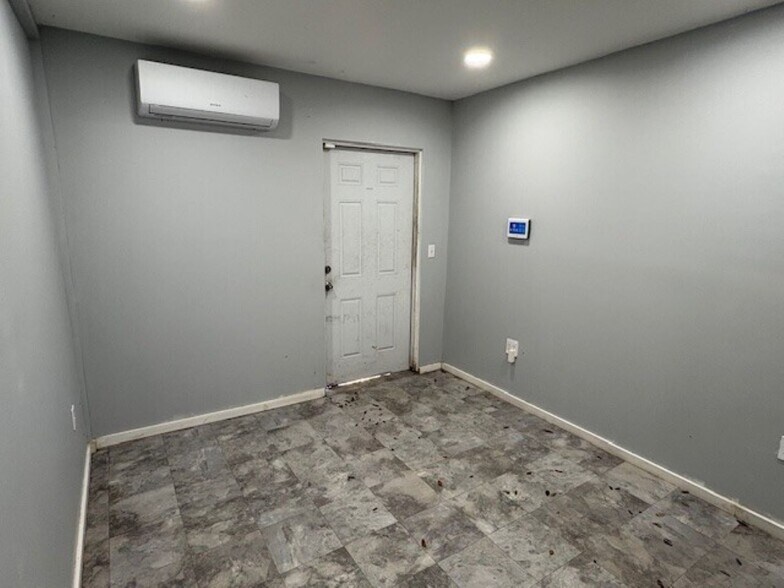 More Photos Of 6745 N Old Dixie Hwy, Fort Pierce Warehouse For Lease