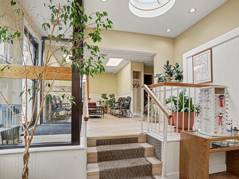 More Photos Of 526 Newfield Ave, Stamford Freestanding For Sale