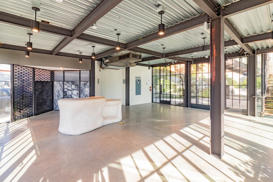 More Photos Of 3050 S La Cienega Blvd, Culver City Storefront Retail Office For Lease