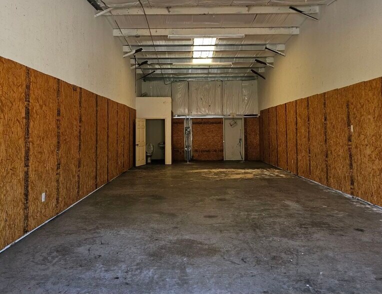 More Photos Of 1304 22nd St, Orlando Warehouse For Lease