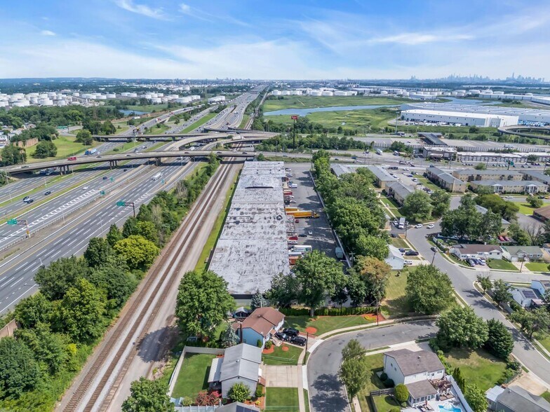 More Photos Of 1001 Roosevelt Ave, Carteret Warehouse For Lease