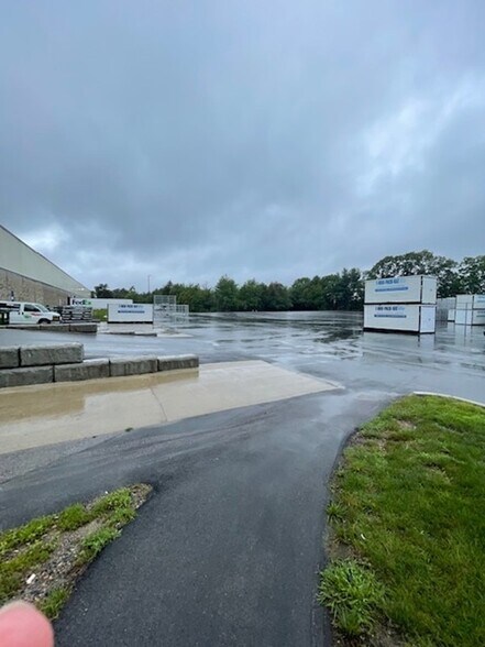 More Photos Of 12 Forge Pky, Franklin Warehouse For Lease