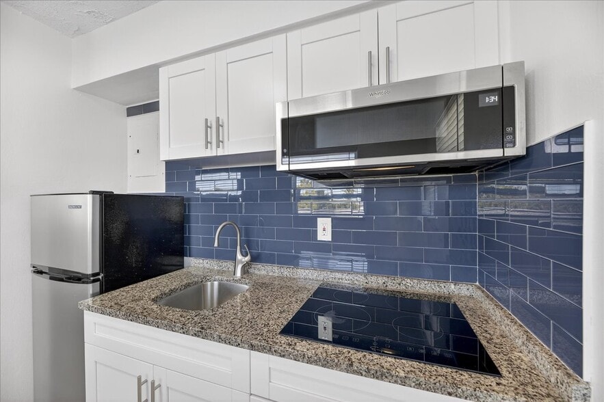 More Photos Of 523 72nd Ave, St Pete Beach Hotel For Sale