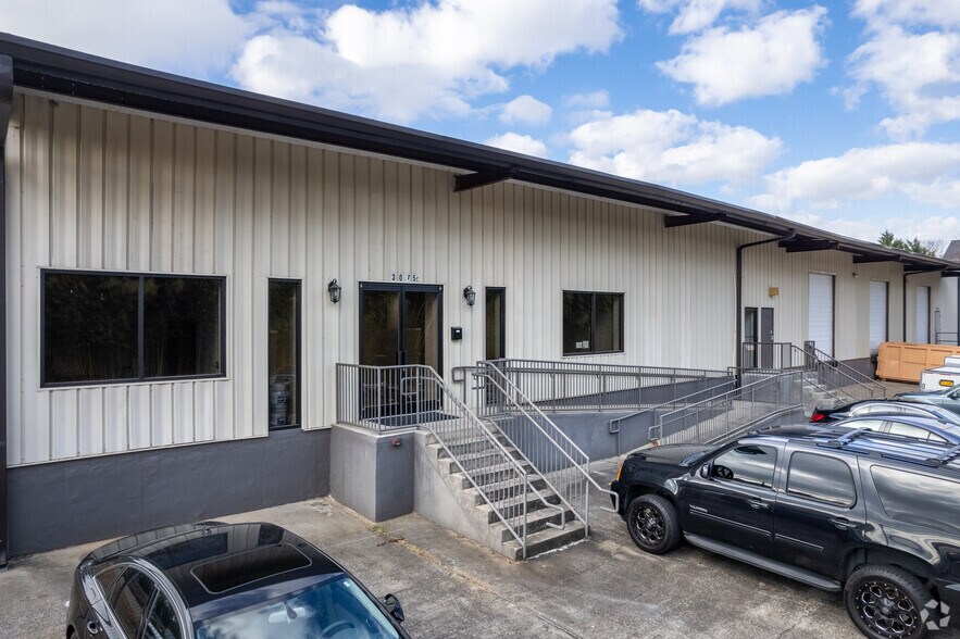 More Photos Of 3075 Jonquil Dr SE, Smyrna Manufacturing For Lease