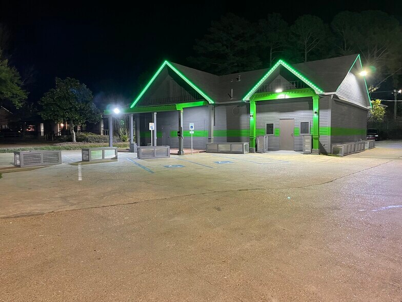 Primary Photo Of 5852 Ridgewood Rd, Jackson Restaurant For Sale