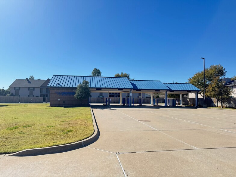 Primary Photo Of 4528 Northwest Expy, Oklahoma City Bank For Sale