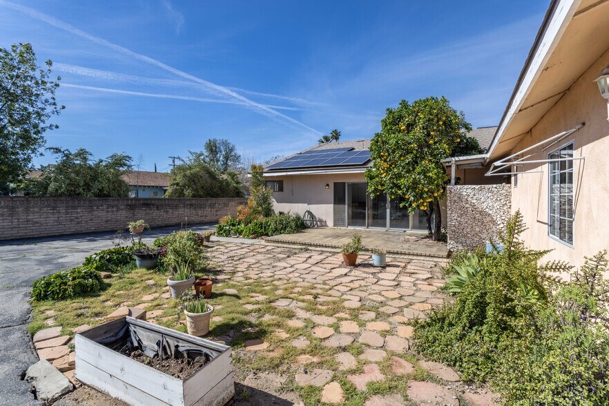 More Photos Of 9826 Columbus Ave, North Hills Apartments For Sale