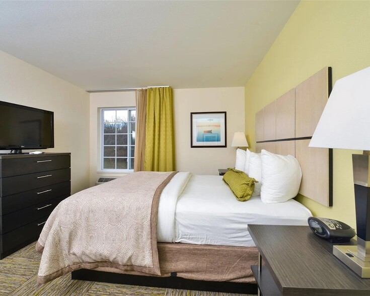 More Photos Of 413 Port View Dr, Harrisburg Hotel For Sale