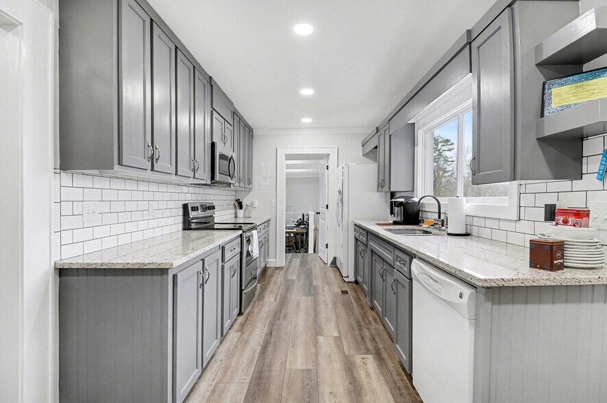 More Photos Of 783 Grove St N, Dahlonega Office For Sale