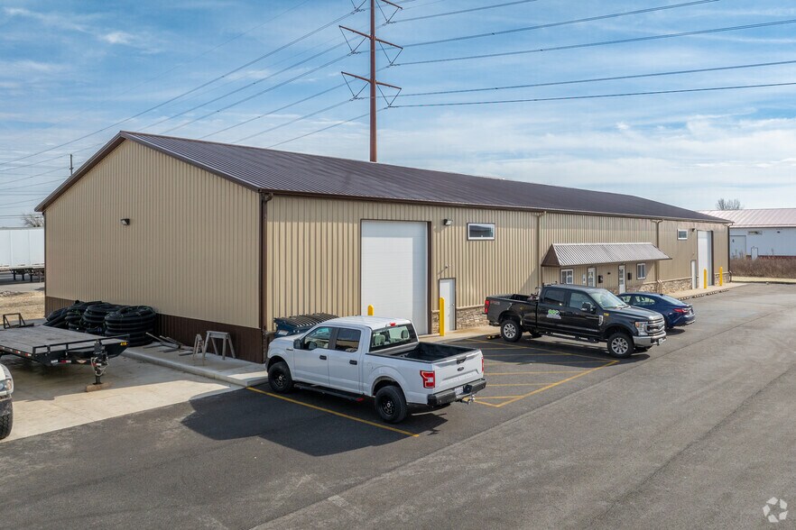 More Photos Of 1563-1573 86th Pl, Merrillville Warehouse For Lease