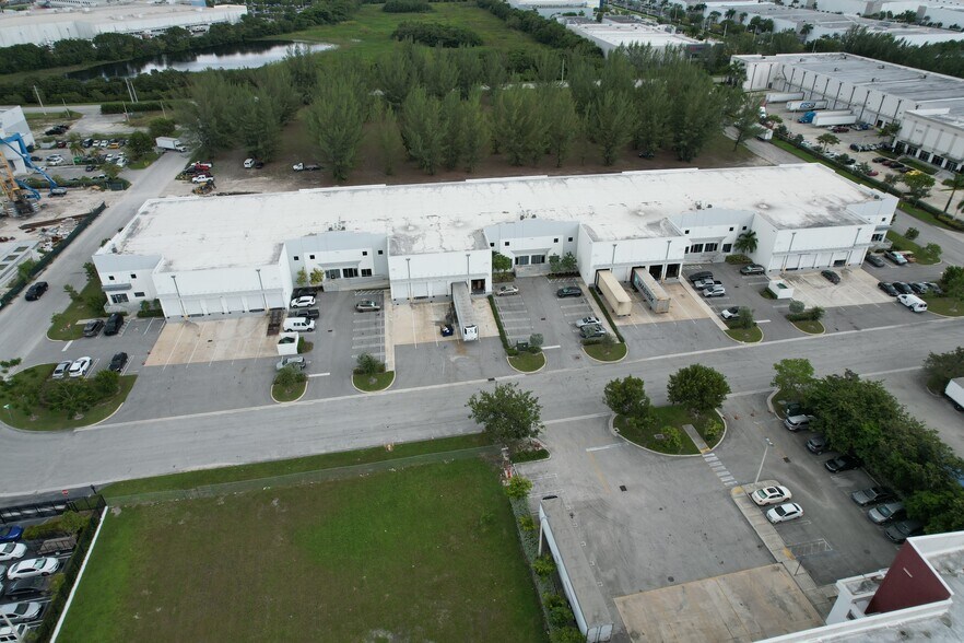 More Photos Of 12301 NW 116th Ave, Medley Distribution For Lease