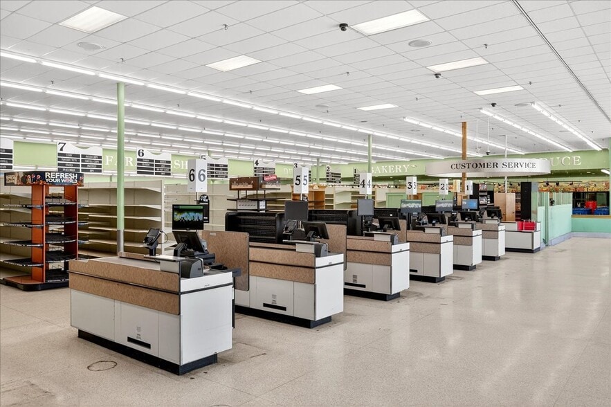 More Photos Of 4634-4639 Gravois Rd, House Spgs, House Springs Supermarket For Lease