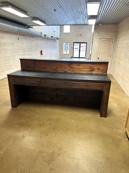 More Photos Of 118 S Main Ave, Blanchard Storefront Retail Office For Lease