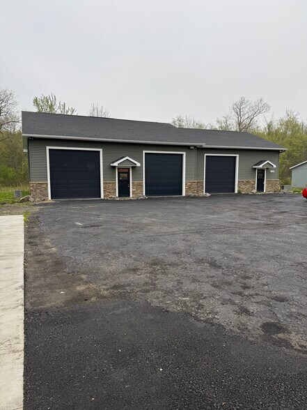 More Photos Of 6304 Moncton Dr, Hamburg Warehouse For Lease