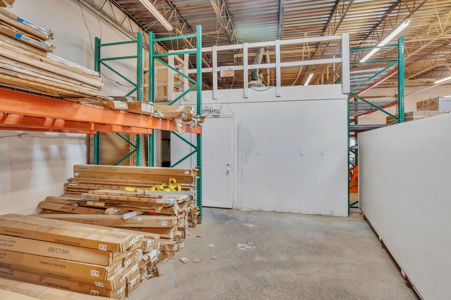 More Photos Of 449 N Cameron St, Winchester Manufacturing For Lease