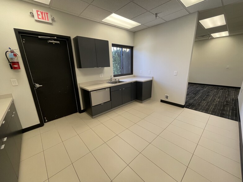 More Photos Of 2700 Farmington Ave, Farmington Office For Sale