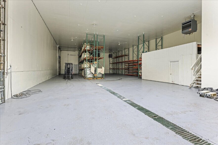 More Photos Of 3151 Waconda Rd NE, Gervais Warehouse For Lease