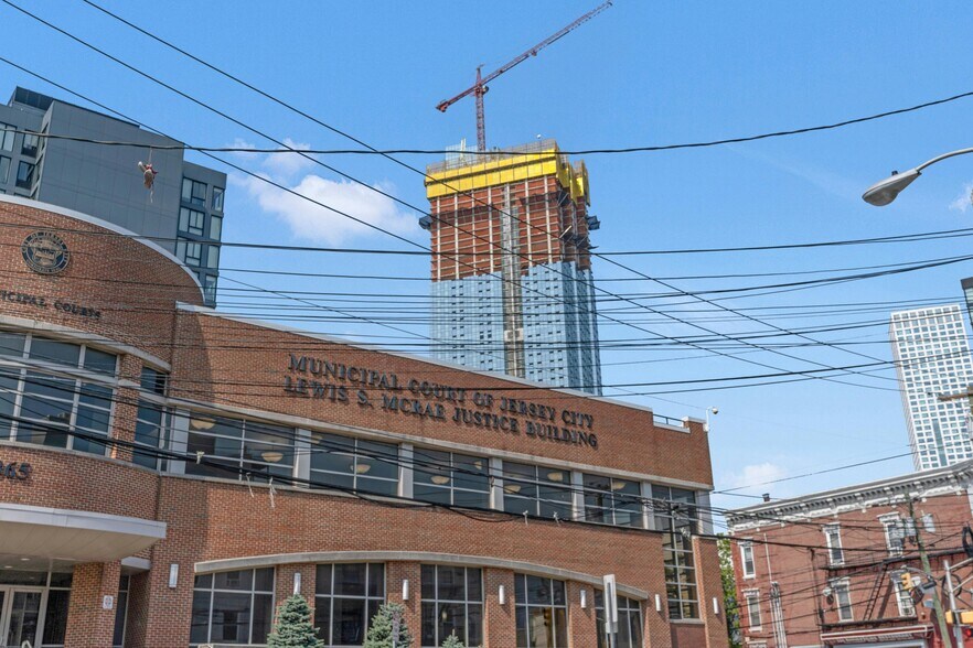 More Photos Of 372 Summit Ave, Jersey City General Retail For Sale