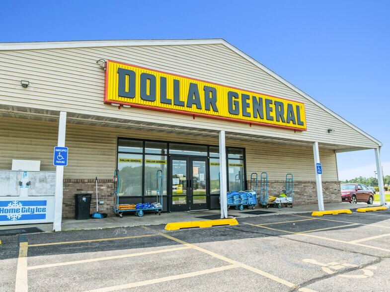 More Photos Of 555 Progressive Ln, South Beloit Freestanding For Sale