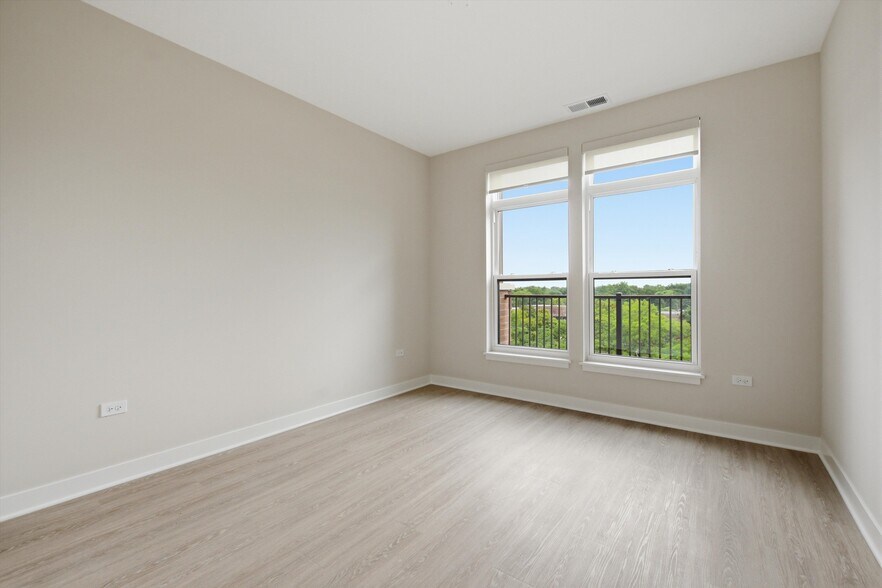 More Photos Of 1850 Glenview Rd, Glenview Apartments For Lease