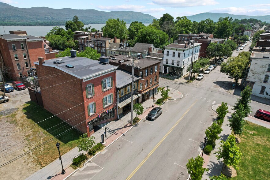 More Photos Of 126 Liberty St, Newburgh Storefront Retail Office For Sale