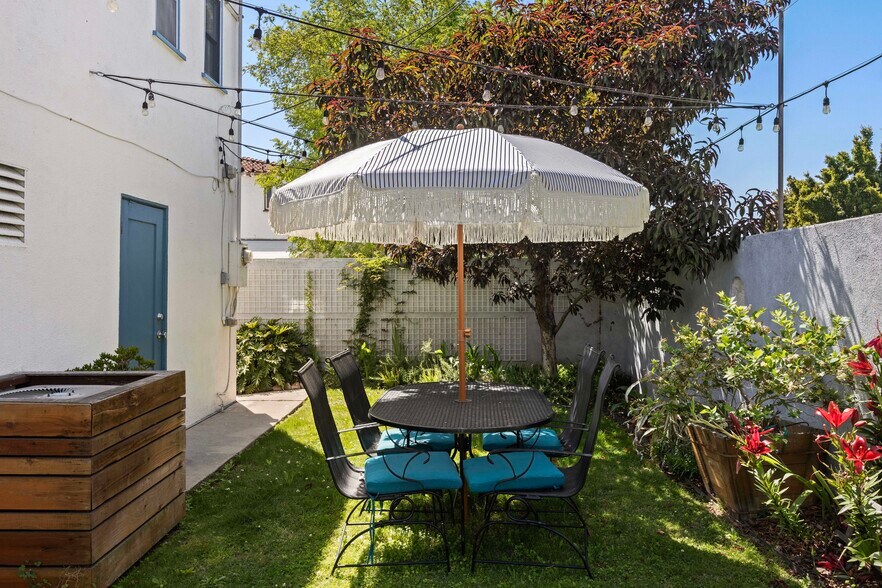 More Photos Of 1569 S Orange Grove Ave, Los Angeles Apartments For Sale