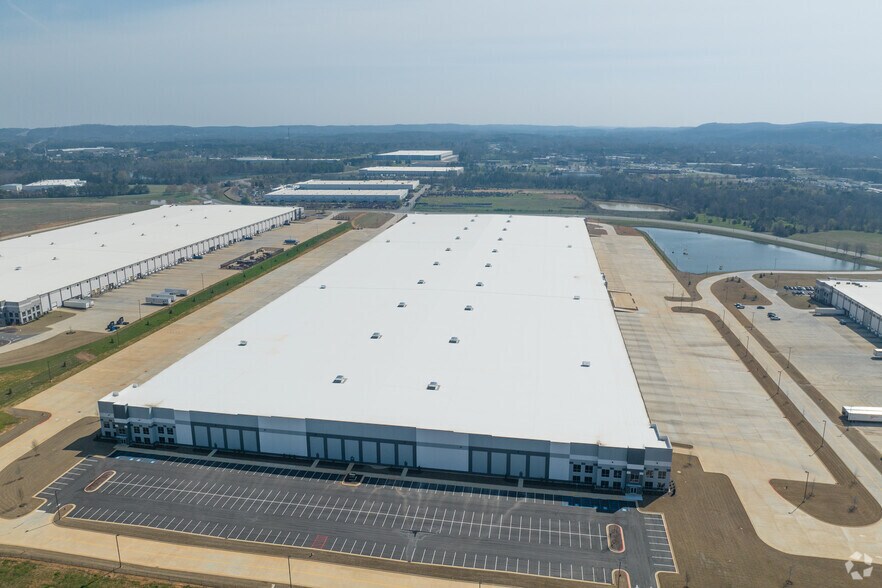 More Photos Of 300 International Pky, Adairsville Distribution For Lease
