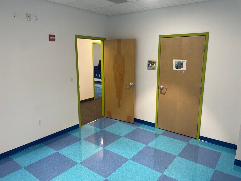 More Photos Of 42700 Garfield Rd, Clinton Township Medical For Lease