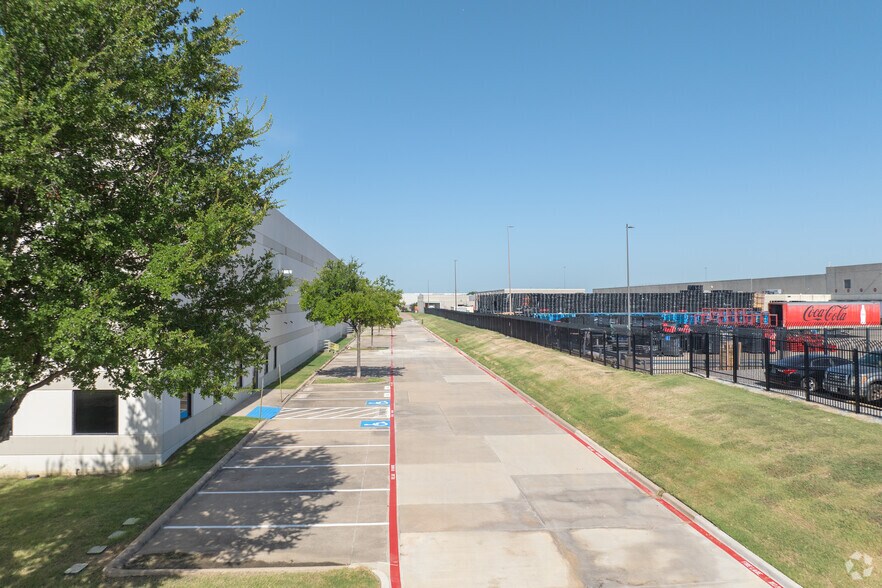 More Photos Of 3501 Sandshell Dr, Fort Worth Warehouse For Lease