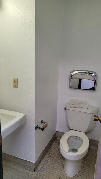 More Photos Of 2322 Butano Dr, Sacramento Medical For Lease