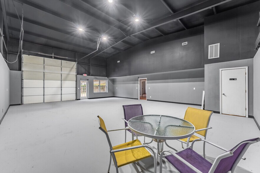 More Photos Of 160 Oldham Dr, Bella Vista Light Distribution For Sale