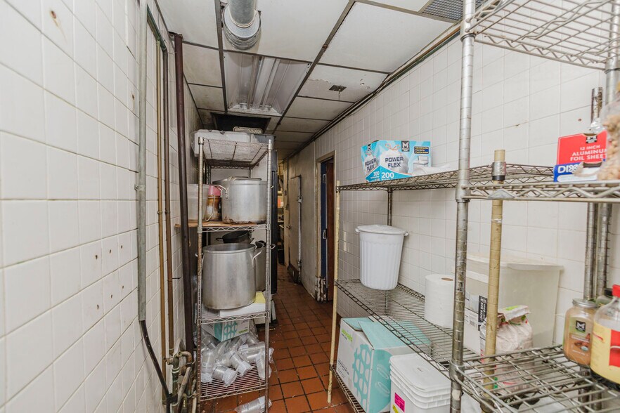 More Photos Of 503 N West St, Wichita Fast Food For Sale