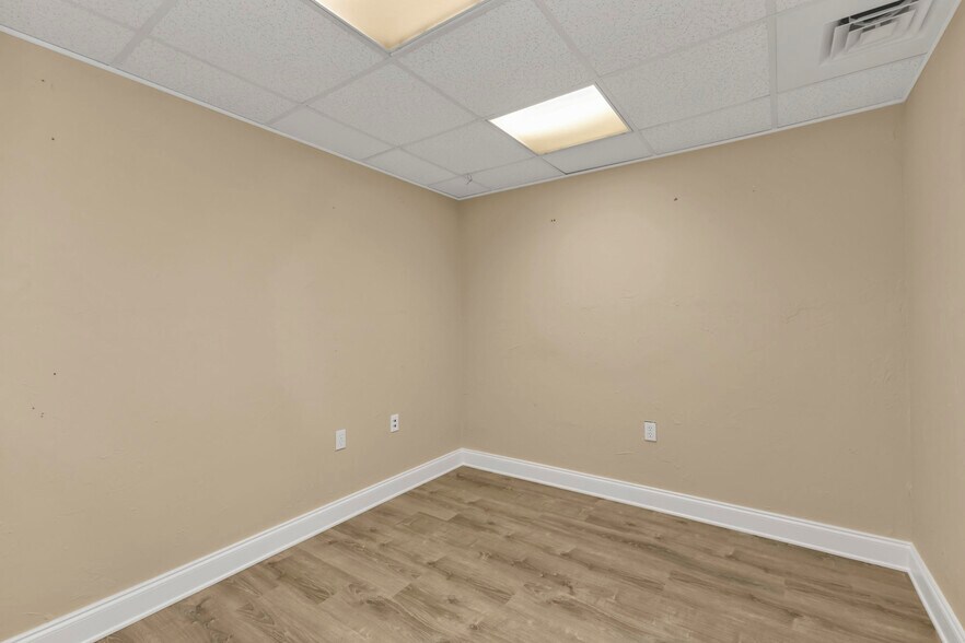 More Photos Of 128 W Charlotte Ave, Punta Gorda Office Residential For Sale