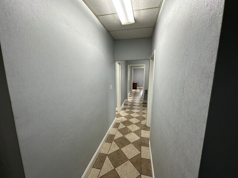 More Photos Of 6100 N Nebraska Ave, Tampa Office For Lease