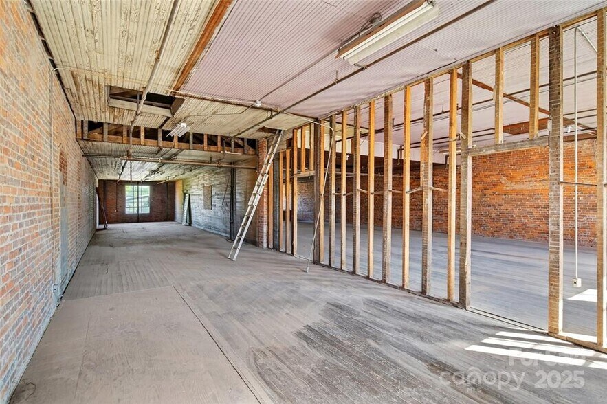 More Photos Of 47 Catawba ave, Old Fort Flex For Sale