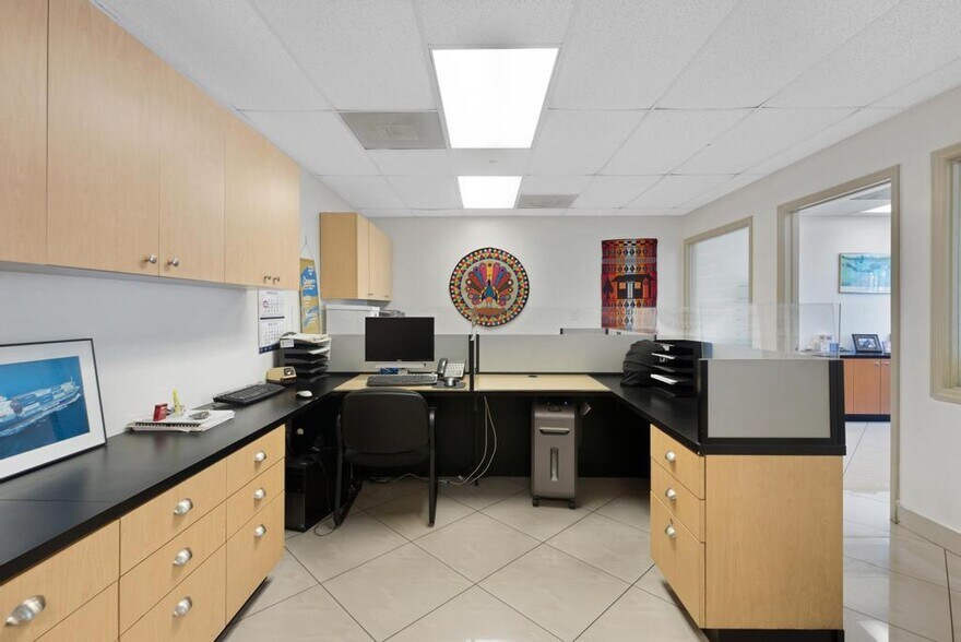 More Photos Of 7860 NW 46th St, Doral Distribution For Lease
