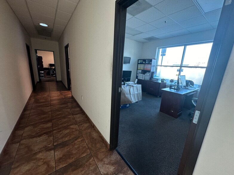 More Photos Of 7655 Kester Ave, Van Nuys Warehouse For Lease