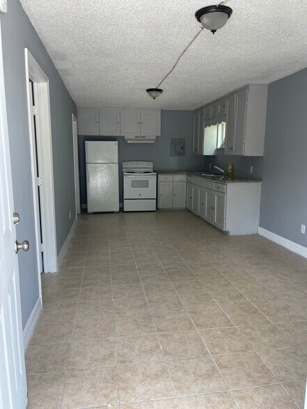 More Photos Of 9211 N Green River Dr, Houston Apartments For Sale