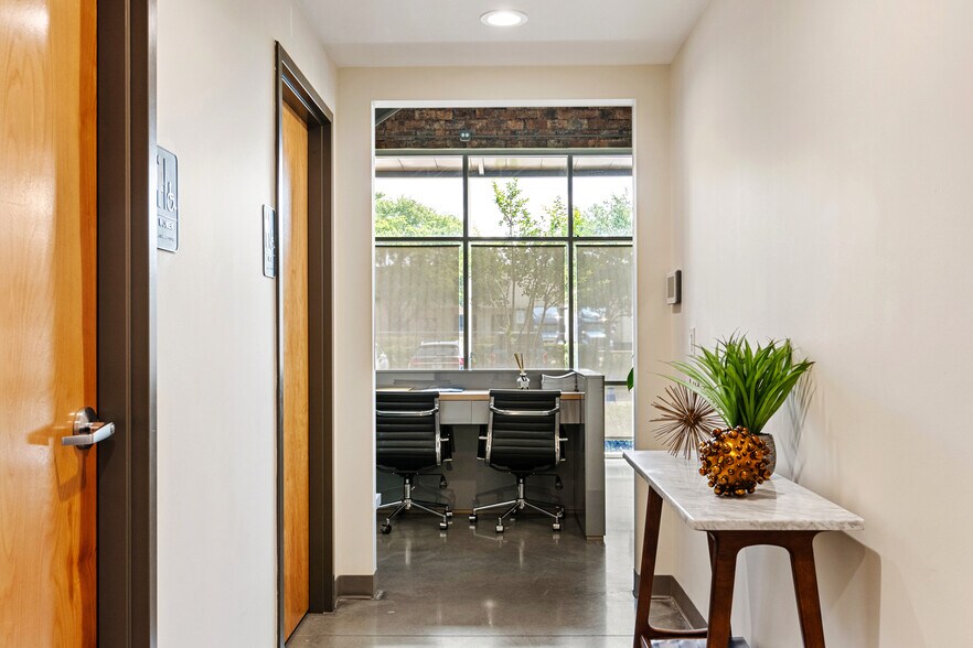 More Photos Of 7330 Exchange Dr, Orlando Warehouse For Sale