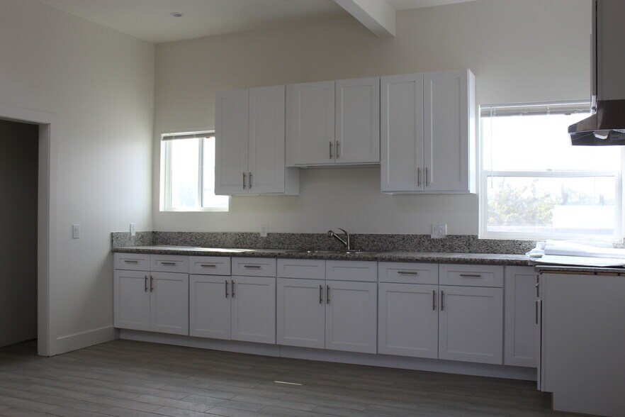 More Photos Of 8317 Whittier Blvd, Pico Rivera Storefront Retail Residential For Sale