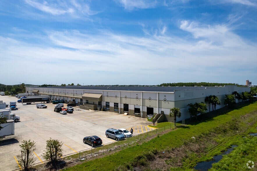 More Photos Of 2507 Investors Row, Orlando Distribution For Lease