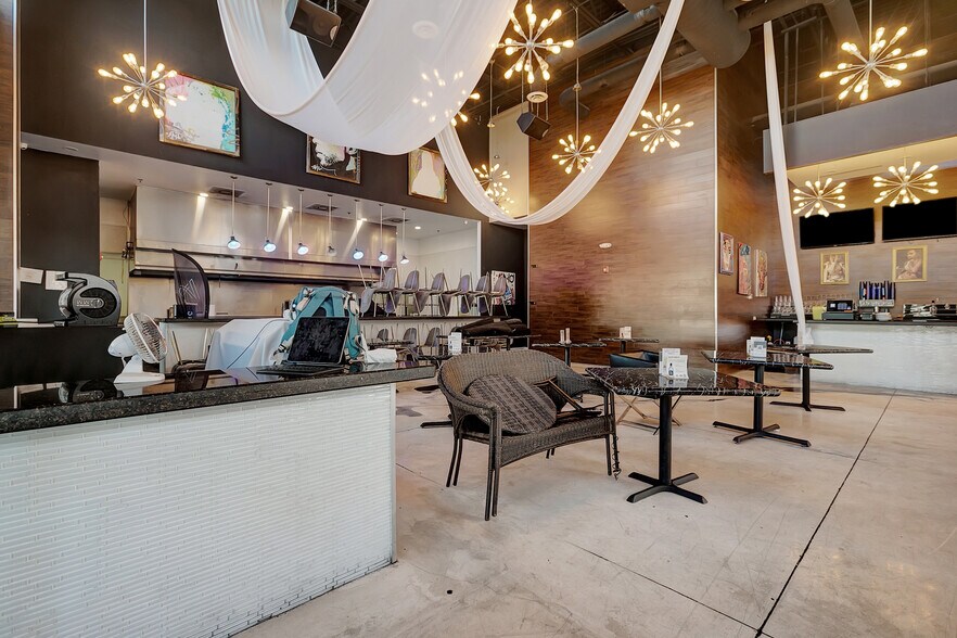 More Photos Of 122 S Howard Ave, Tampa Restaurant For Lease