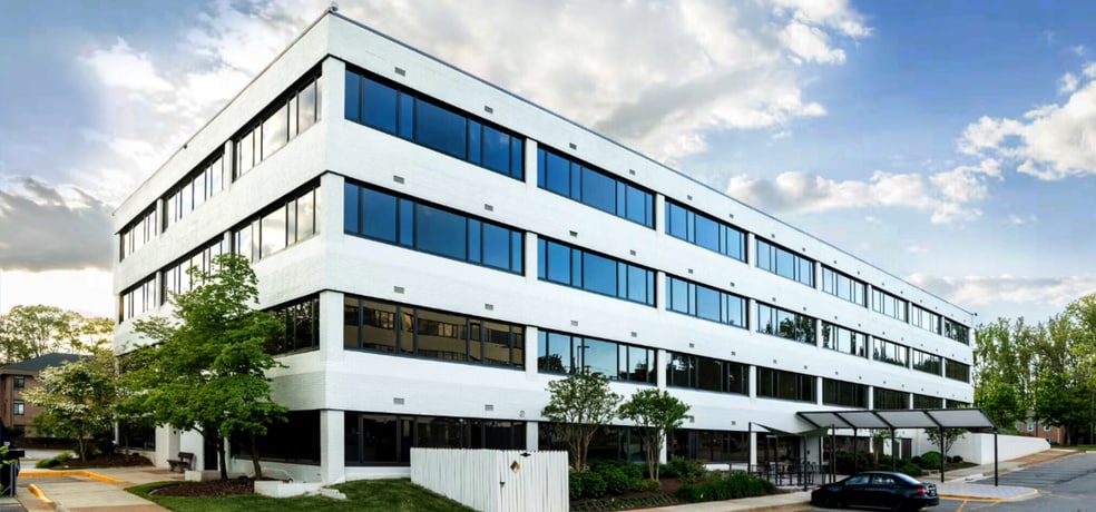 Primary Photo Of 3299 Woodburn Rd, Annandale Medical For Lease