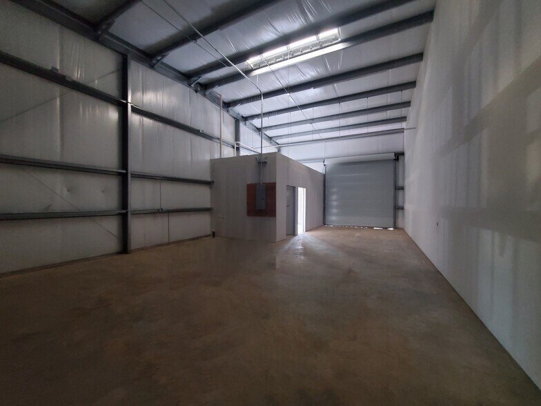 More Photos Of 1722 Cargill, Willis Flex For Sale