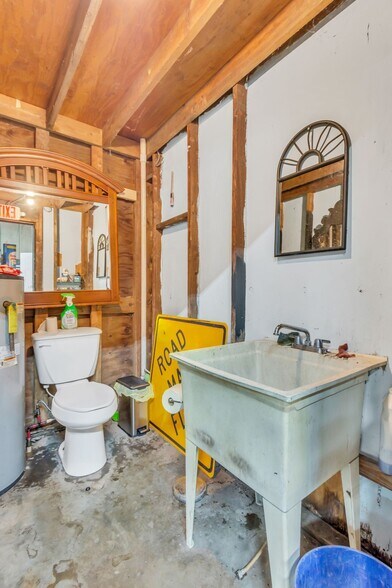 More Photos Of 6522 Polk Ln, Columbia Auto Repair For Sale