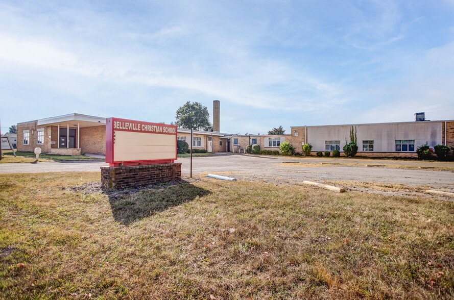 Primary Photo Of 1901 Mascoutah Ave, Belleville Schools For Sale